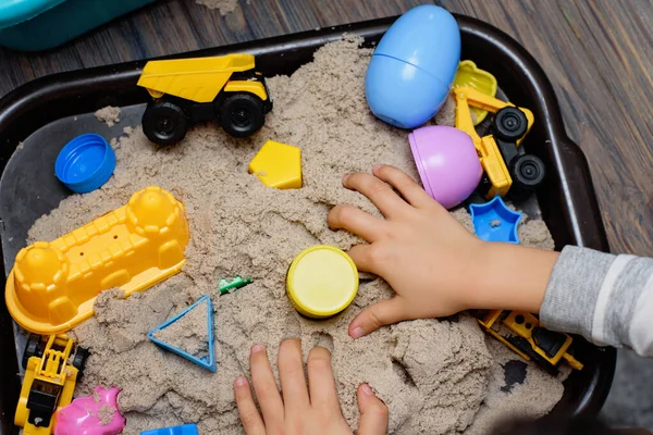 Enfant Jouant Avec Sable Cinétique Des Machines Construction Jouets Vue — Photo