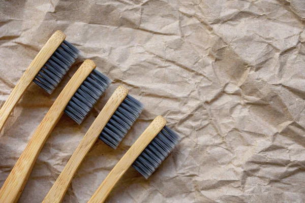 Set Sikat Gigi Bambu Dengan Sikat Rambut Hitam Latar Belakang — Stok Foto