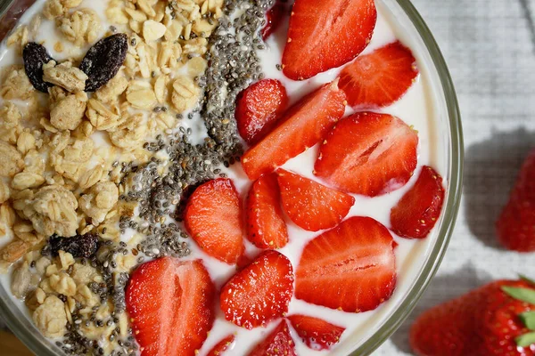 Gesundes Frühstück Superfood Smoothie Schüssel Mit Müsli Und Erdbeere Belegt — Stockfoto