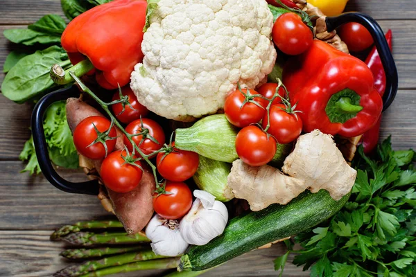 Verduras Frescas Con Hierbas Especias Concepto Entrega Verduras Ecológicas Crudas —  Fotos de Stock