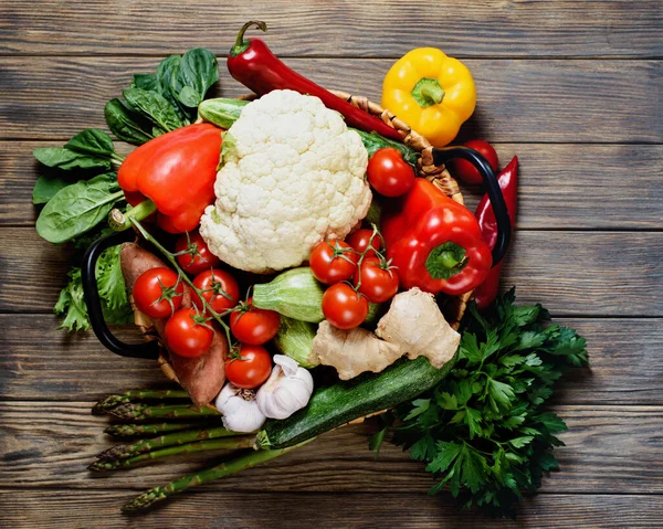 Verduras Frescas Con Hierbas Especias Concepto Entrega Verduras Ecológicas Crudas — Foto de Stock