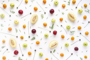 Elma, mandalina, portakal, beyaz arka plan üzerinde izole kavun da dahil olmak üzere Gıda kompozisyonu