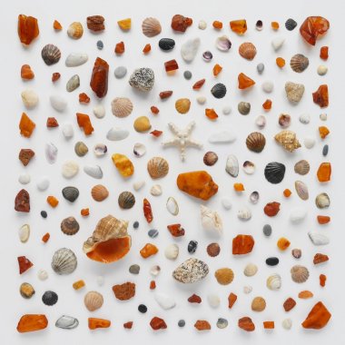 Beyaz arka plan üzerinde doğal malzeme bileşimi