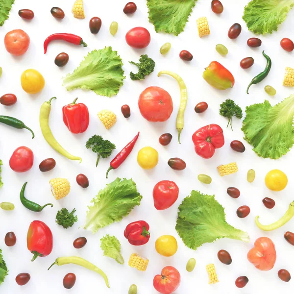 Colagem Alimentos Milho Pimentas Folhas Alface Tomates Isolados Sobre Fundo — Fotografia de Stock