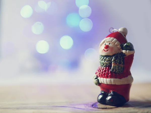 Şaret Fişeği Çelenk Işıklarını Bulanık Bokeh Ile Noel Ağacı Süsle — Stok fotoğraf