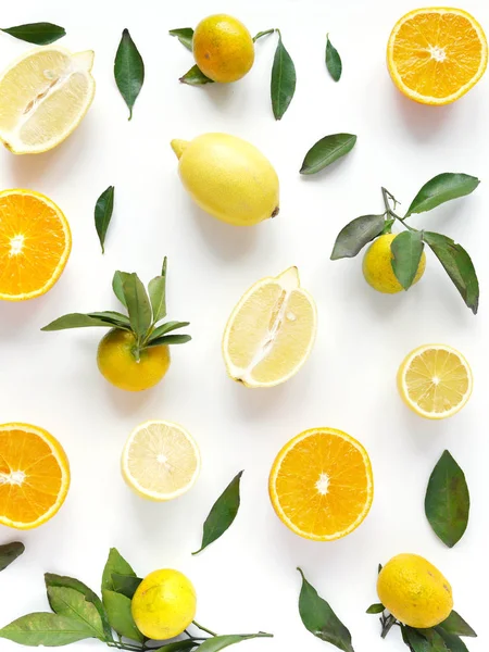 Padrão Limões Laranjas Mandarinas Sobre Fundo Branco — Fotografia de Stock