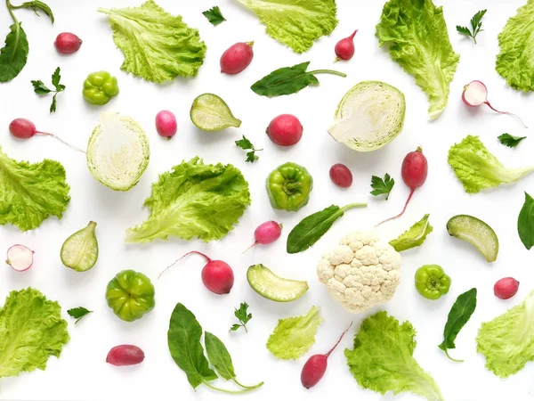 Composição Alimentar Com Rabanetes Pepinos Couves Flores Sarracídeos Folhas Salada — Fotografia de Stock