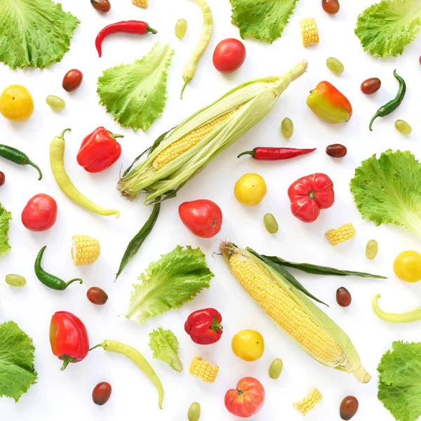 Colagem Alimentos Milho Pimentas Folhas Alface Tomates Isolados Sobre Fundo — Fotografia de Stock