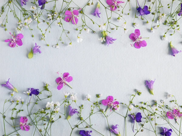 Composição Floral Com Sinos Flores Flores Silvestres Fundo Cinza — Fotografia de Stock