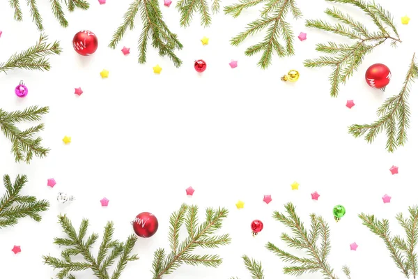 Çam Dalları Ile Noel Dekorasyonu Topları Kağıt Yıldız Çerçevesinden — Stok fotoğraf