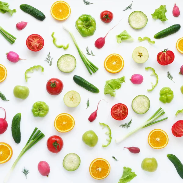 Composição Dos Alimentos Com Tomates Pimentos Rabanetes Pepinos Cebolas Verdes — Fotografia de Stock
