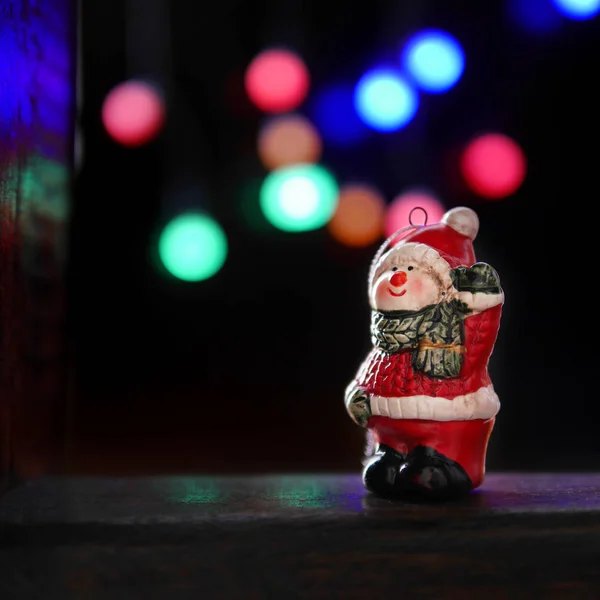 Muñeco Nieve Decoración Del Árbol Navidad Sobre Fondo Borroso — Foto de Stock