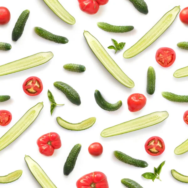 新鲜西红柿 黄瓜和绿罗勒的无缝模式在白色背景下 顶部视图 — 图库照片