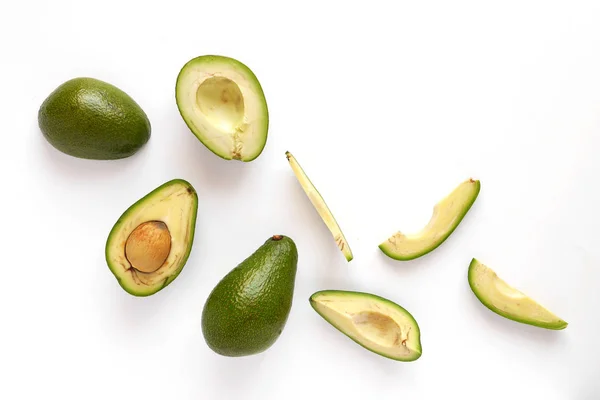 Avocado Een Witte Achtergrond Bovenaanzicht Geïsoleerd Plat Leggen — Stockfoto