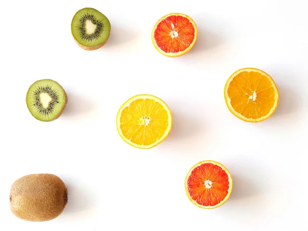 Citrinos Coloridos Kiwi Frutas Sobre Fundo Branco — Fotografia de Stock