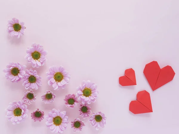 Foto Vackra Blommor Rosa Gerbera Daisies Blommor Med Pappershjärtan Rosa — Stockfoto