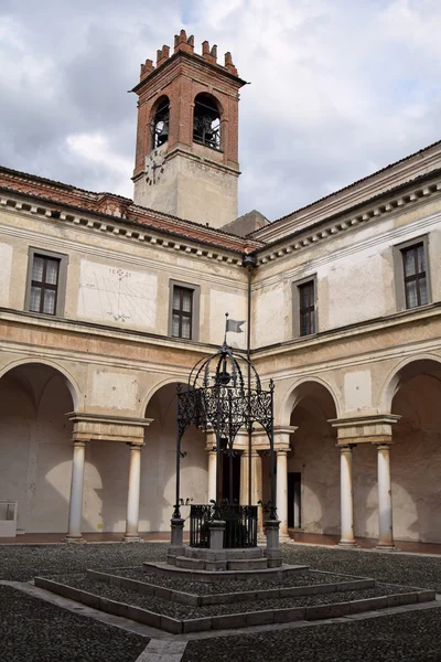 O claustro de um convento na zona rural de Brescia — Fotografia de Stock