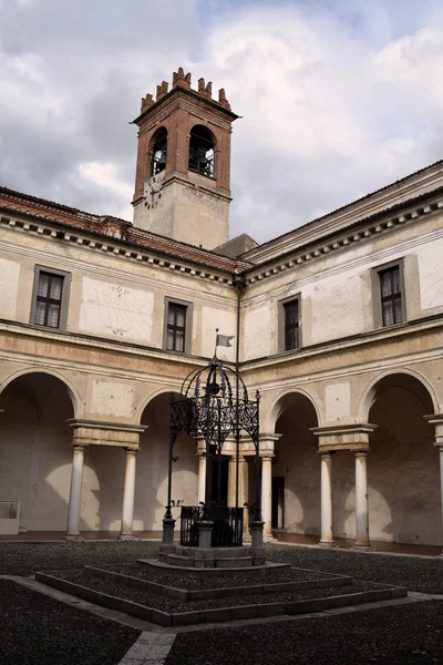O claustro de um convento na zona rural de Brescia — Fotografia de Stock