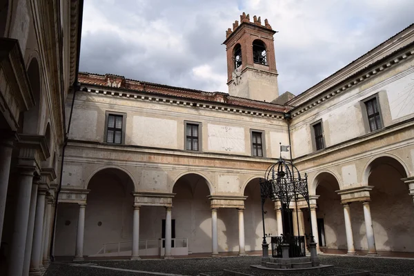 O claustro de um convento na zona rural de Brescia — Fotografia de Stock