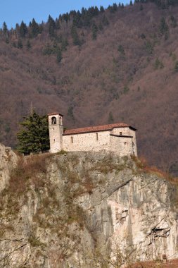 Rocca ülkede kilise Ortaçağ - İtalya ile Nozza