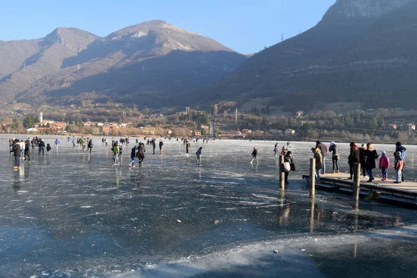 Заморожені озера Endine у районі Бергамо - Італія — стокове фото
