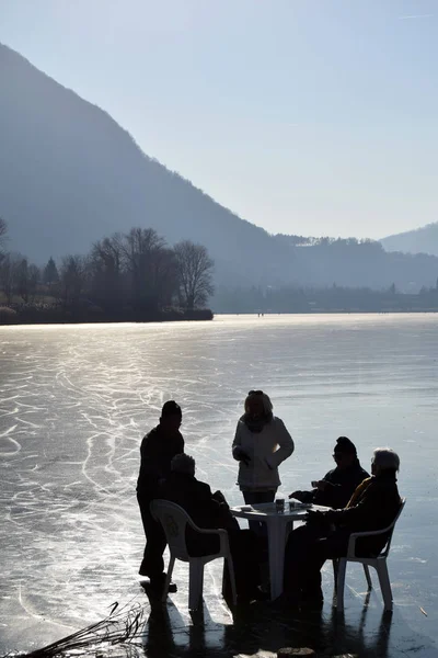 Soğuk kahve - göl Endine - Bergamo - İtalya teşekkürler. — Stok fotoğraf