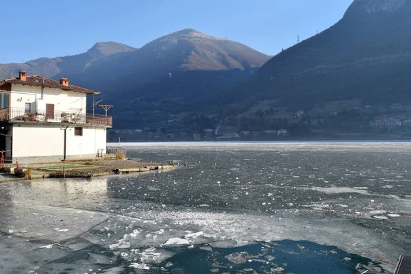 Озеро Endine Провінція Бергамо Повністю Заморожений Італія — стокове фото