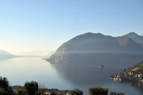 Een Suggestieve Uitzicht Het Iseomeer Bij Zonsondergang Lombardije Italië — Stockfoto