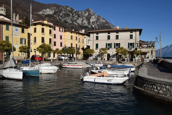 ガルダ湖 - イタリアの Bogliaco の小さなポート — ストック写真