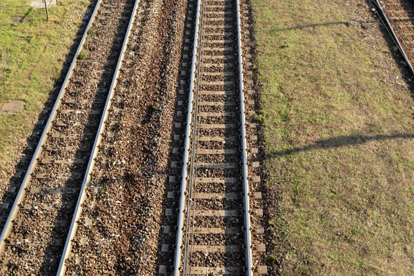 Eisenbahn - eine lange Reise auf den Schienen — Stockfoto