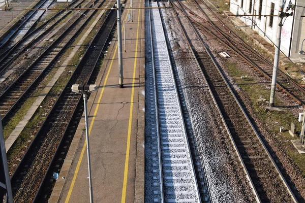 鉄道のレールの上の長い旅 — ストック写真