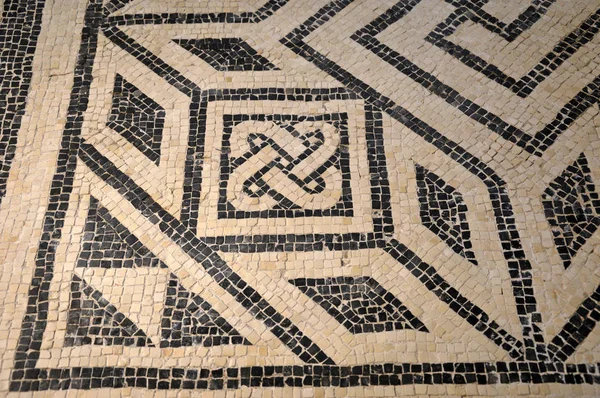 Antike römische Mosaiken, die bei Ausgrabungen in Brescia - Italien gefunden wurden — Stockfoto