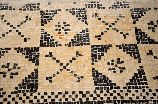 Antike römische Mosaiken, die bei Ausgrabungen in Brescia - Italien gefunden wurden — Stockfoto