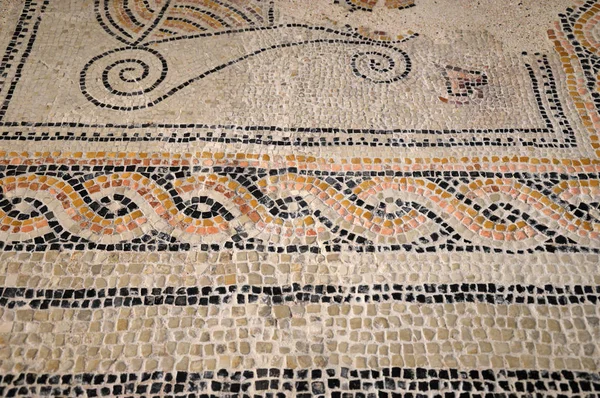 Antiguos mosaicos romanos encontrados en las excavaciones de Brescia - Italia — Foto de Stock