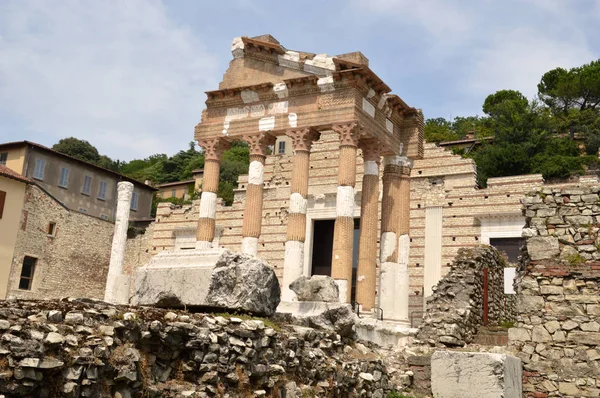 Starożytne rzymskie ruiny w samym sercu miasta Brescia - Włochy — Zdjęcie stockowe