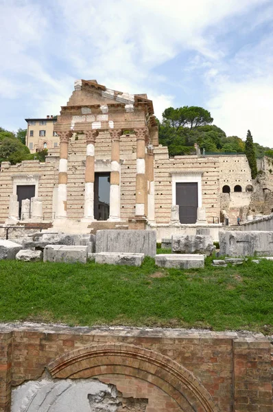 Ancient Roman ruins in the heart of the city of Brescia - Italy — Stock Photo, Image