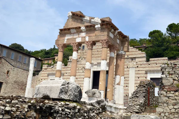 Ruínas romanas antigas no coração da cidade de Bréscia - Itália — Fotografia de Stock