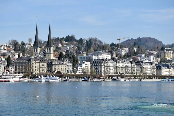Vista panorámica de la ciudad de Lucerna y su lago - Suiza — Foto de Stock