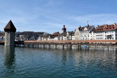 Lake Lucerne - Lucerne - Swit kapsayan kapalı köprü