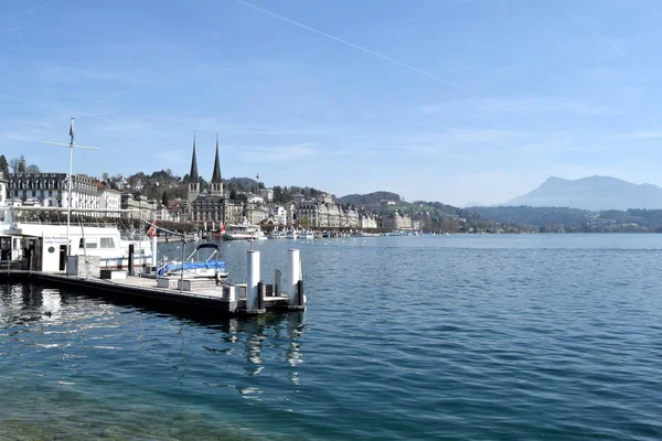 Vista panorámica de la ciudad de Lucerna y su lago - Suiza —  Fotos de Stock