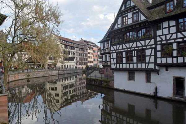 Il quartiere di Petite France a Strasburgo - Alsazia - Franc — Foto Stock