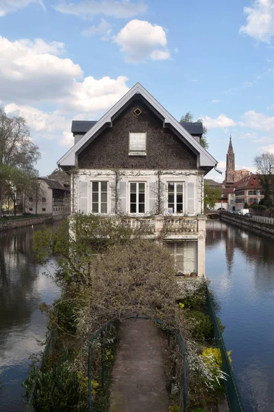Huset på floden - Strasbourg - Alsace - Frankrike — Stockfoto