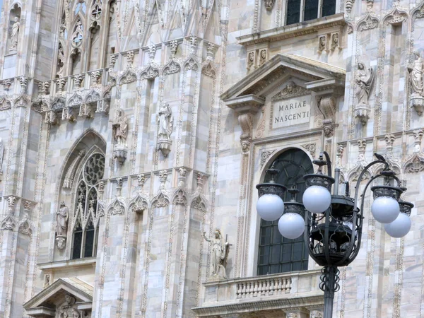 Detalle de la fachada de la Catedral de Milán —  Fotos de Stock