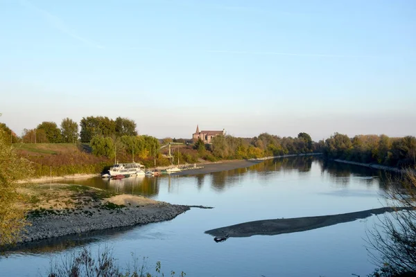 A glimpse of the Po River in the fall season — Stock Photo, Image