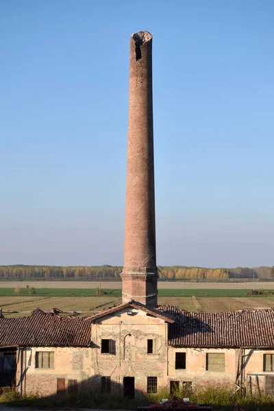 Archeologia post-industriale - Una vecchia fabbrica di mattoni — Foto Stock