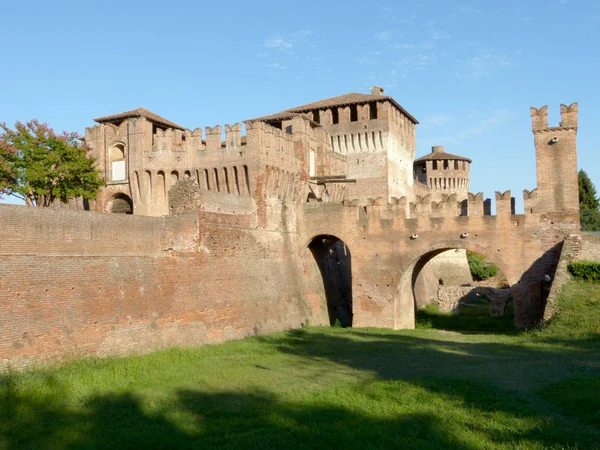 Soncino středověký hrad - Cremona - Itálie — Stock fotografie