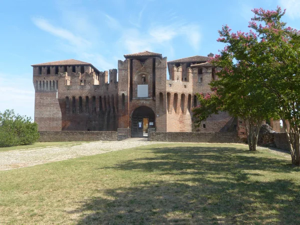 Utsikt över medeltida slott i Soncino i provinsen av Cremon — Stockfoto