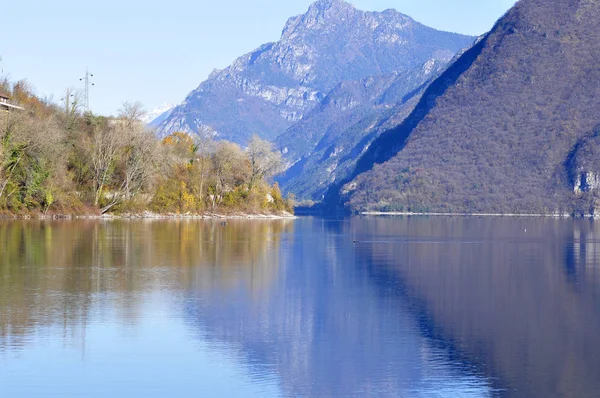 Panoramik Göl Idro Sonbahar Brescia Lombardiya — Stok fotoğraf