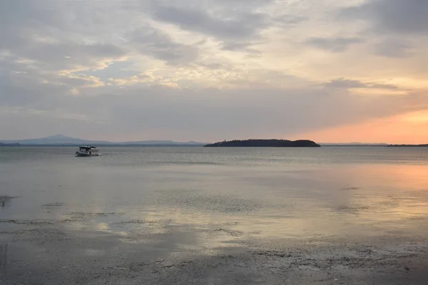 Una Suggestiva Veduta Dell Isola Maggiore Del Lago Trasimeno Umbria — Foto Stock