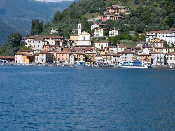 Lake Iseo - Brescia - Ital Monteisola doğru yelken bir feribot